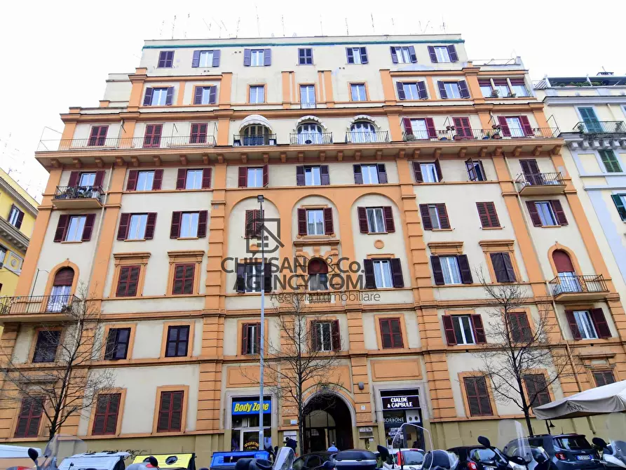 Immagine 26 di Appartamento in vendita  in Via Albalonga a Roma