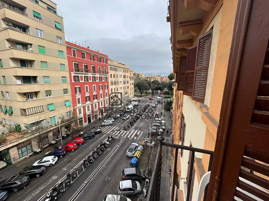 Immagine 27 di Appartamento in vendita  in Via Albalonga a Roma