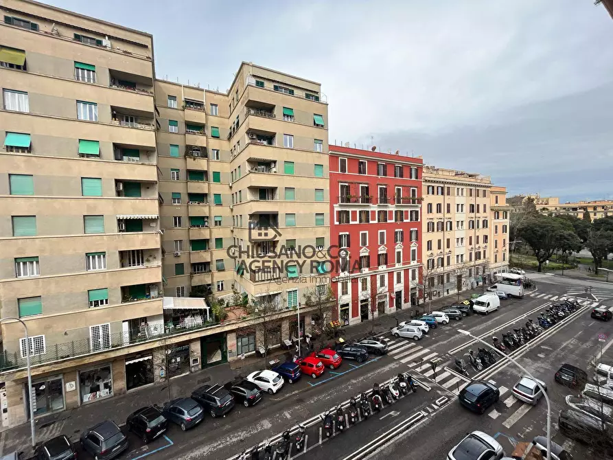 Immagine 29 di Appartamento in vendita  in Via Albalonga a Roma