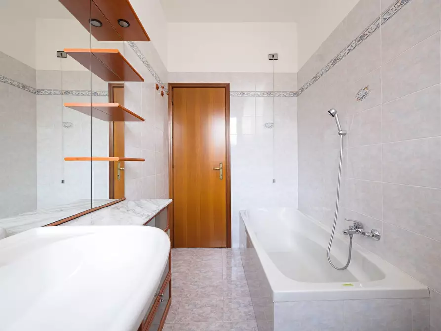 Immagine 27 di Appartamento in vendita  in Via Val Imagna a Monza