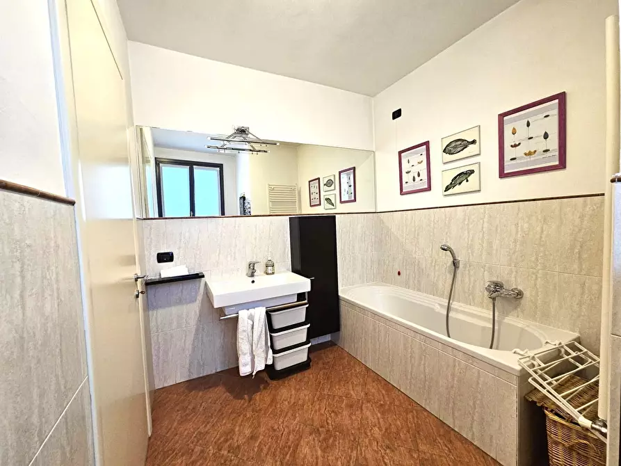 Immagine 20 di Appartamento in vendita  in Via Gioachino Rossini a Luino