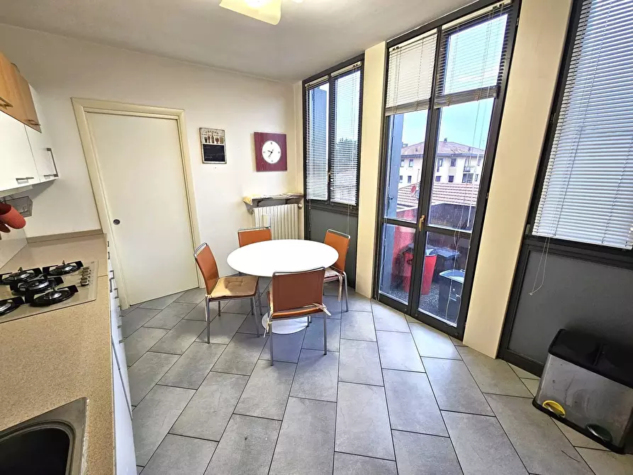 Immagine 13 di Appartamento in vendita  in Via Gioachino Rossini a Luino