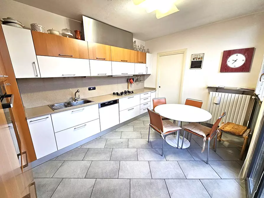 Immagine 12 di Appartamento in vendita  in Via Gioachino Rossini a Luino