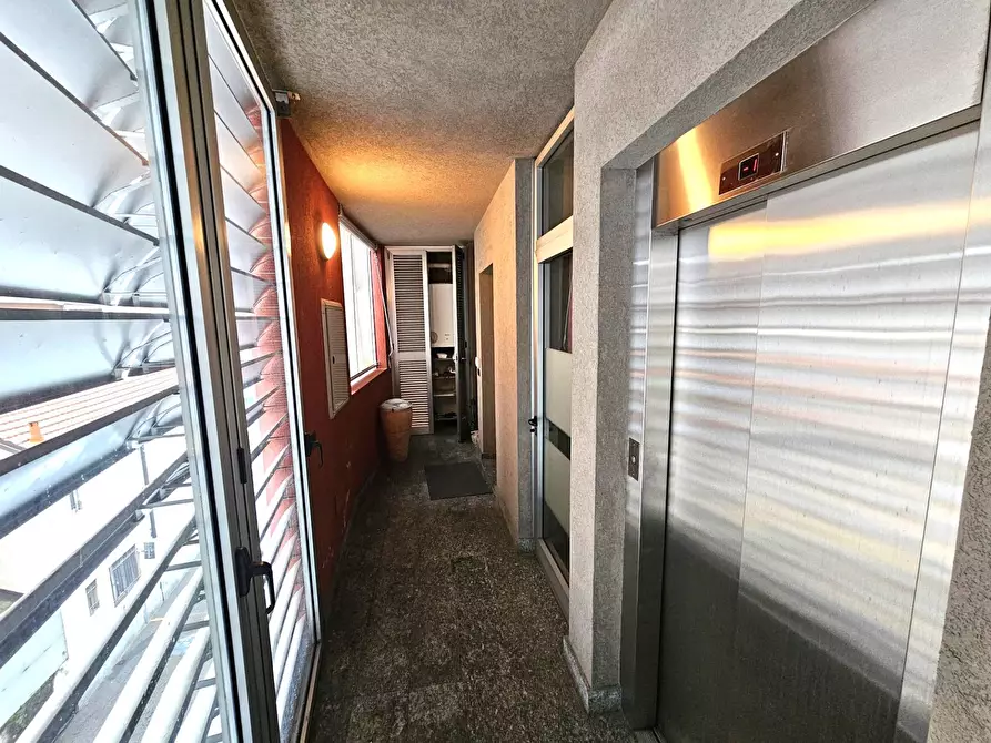 Immagine 2 di Appartamento in vendita  in Via Gioachino Rossini a Luino