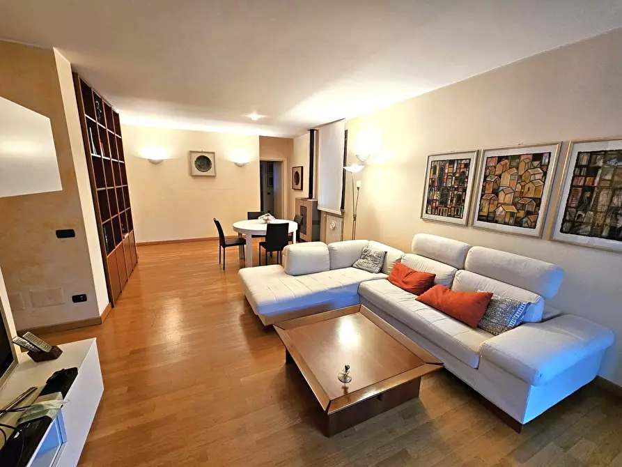 Immagine 5 di Appartamento in vendita  in Via Gioachino Rossini a Luino