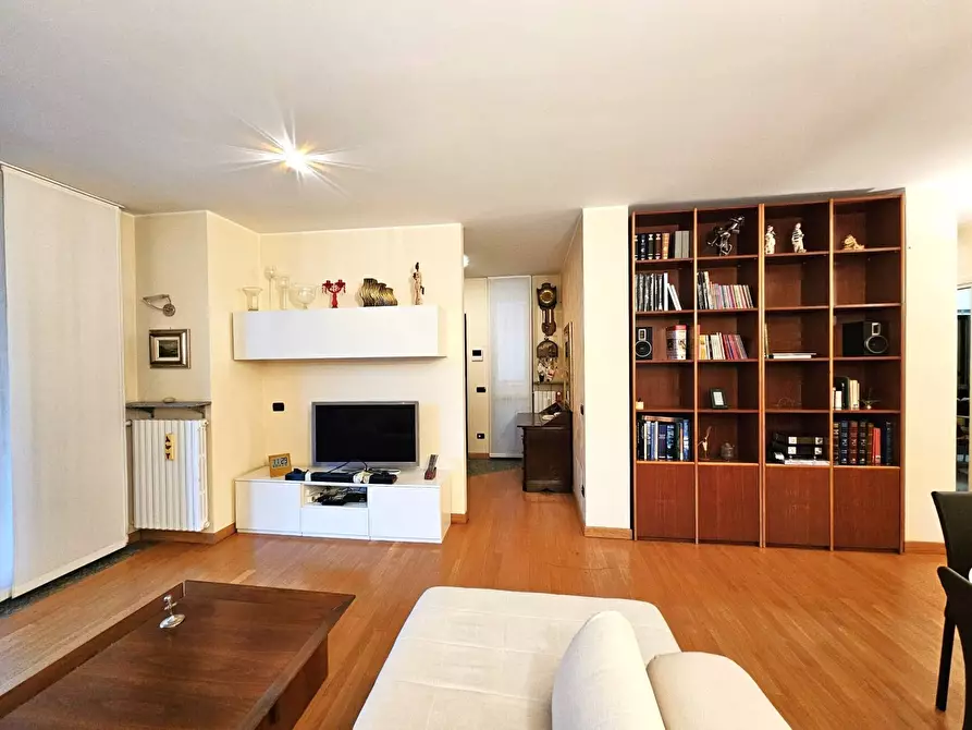 Immagine 7 di Appartamento in vendita  in Via Gioachino Rossini a Luino