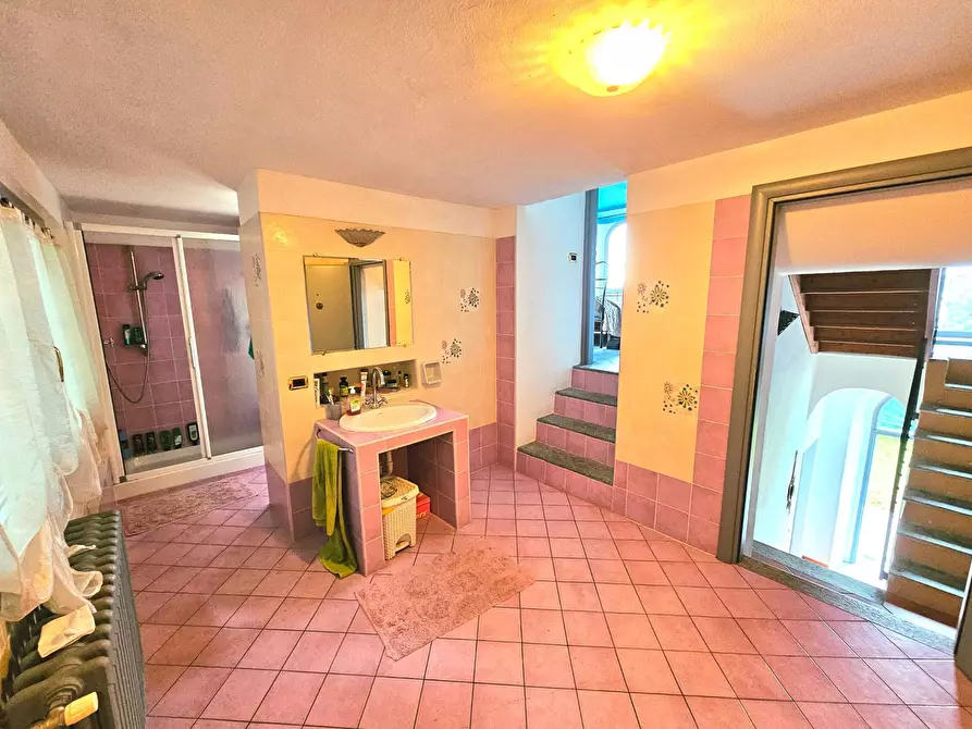 Immagine 25 di Villa in vendita  in Via Dei Sasselli a Leggiuno