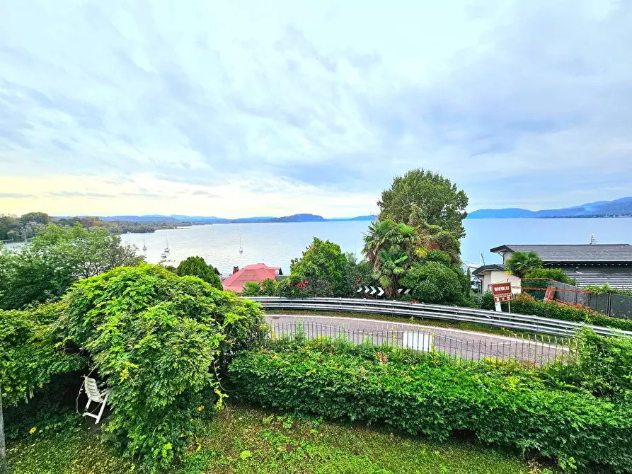 Immagine 3 di Villa in vendita  in Via Dei Sasselli a Leggiuno