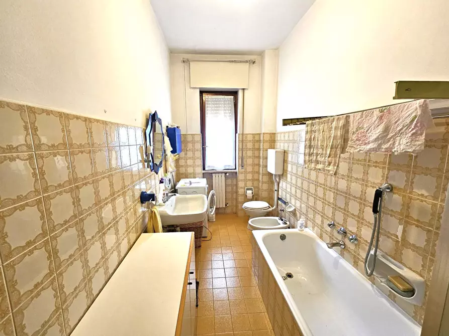 Immagine 23 di Appartamento in vendita  in Via Scalarini a Gavirate