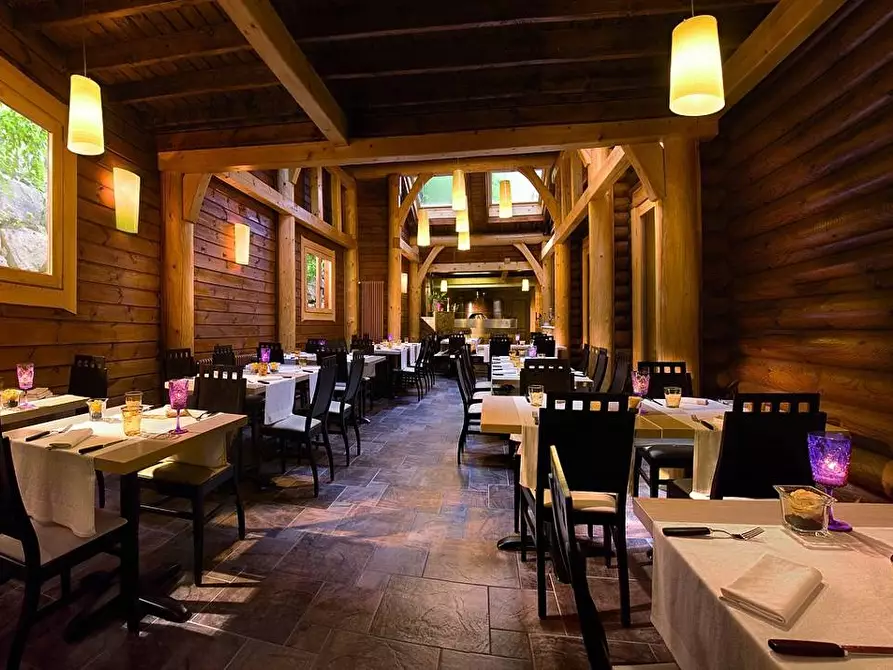 Immagine 3 di Attività commerciale in vendita  in Via Valganna a Valganna