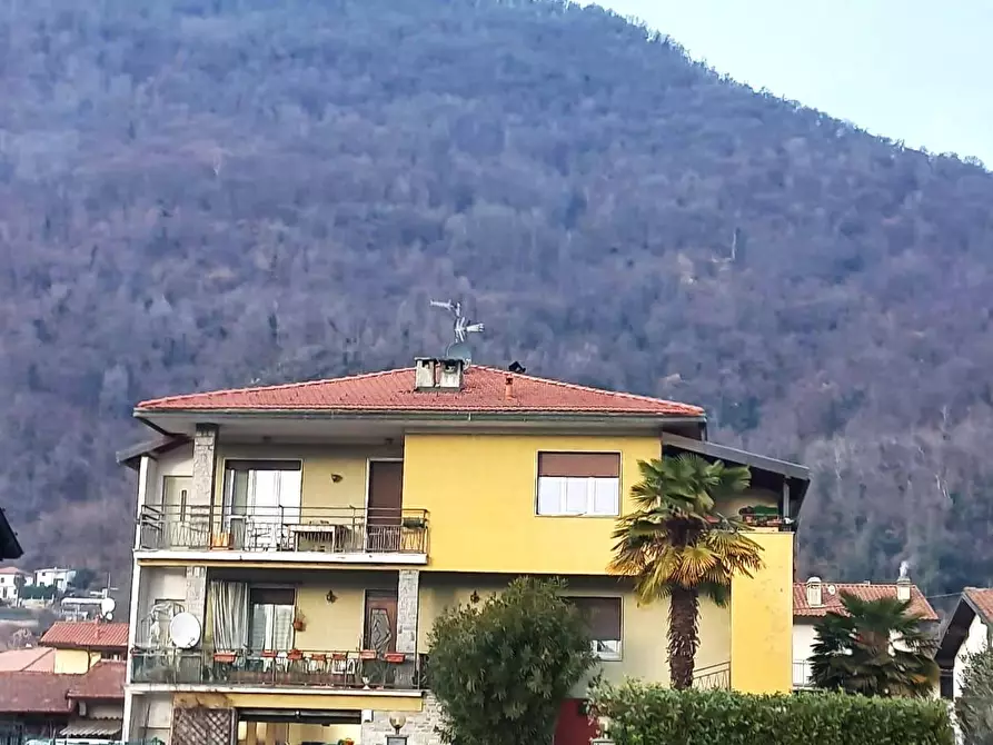 Immagine 1 di Appartamento in vendita  in Via Provinciale a Cuveglio