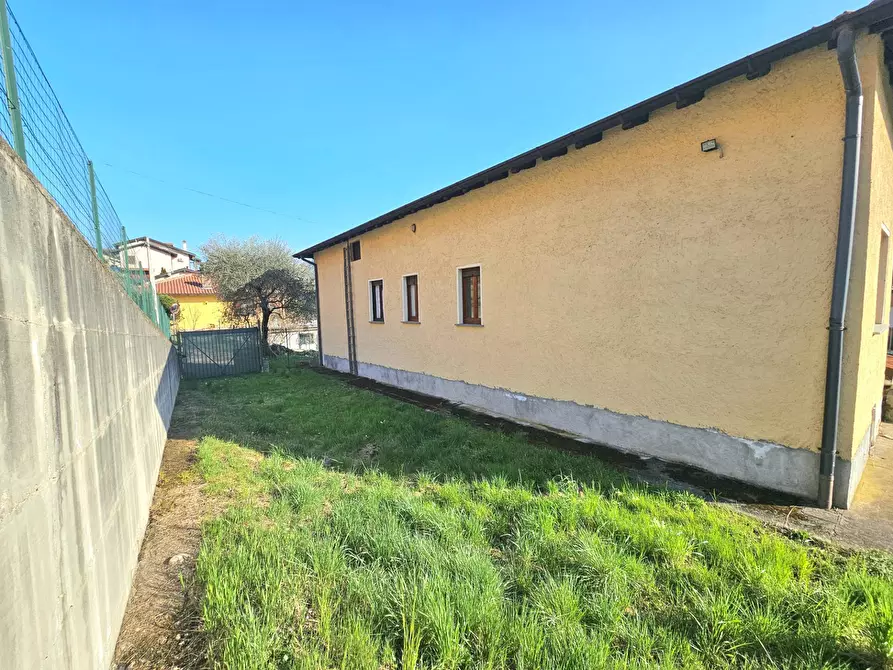 Immagine 29 di Casa indipendente in vendita  in Via Marino a Laveno-Mombello