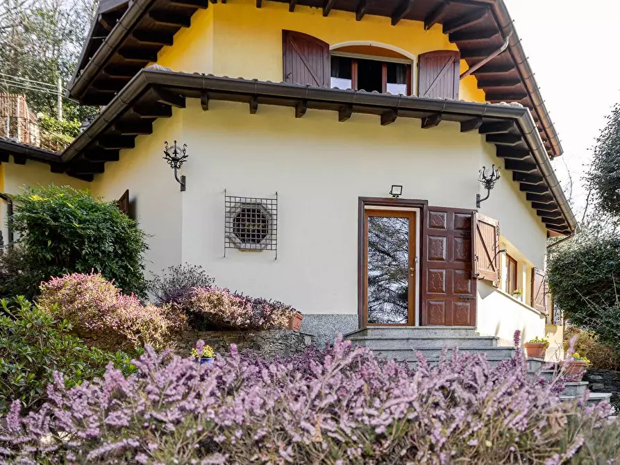 Immagine 1 di Villa in vendita  in Via Sorti a Montegrino Valtravaglia