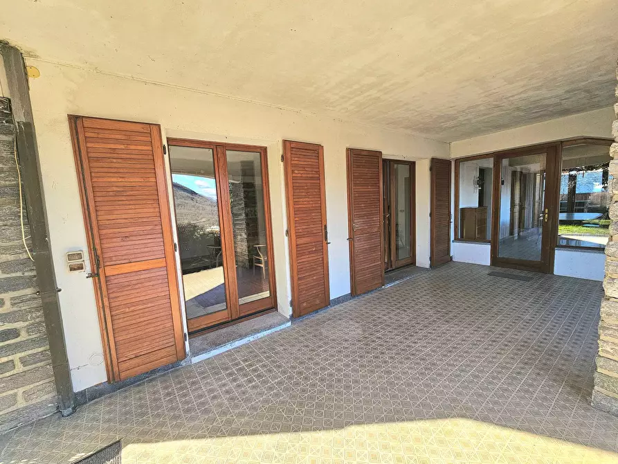 Immagine 6 di Villa in vendita  in Via Ronchetto a Laveno-Mombello