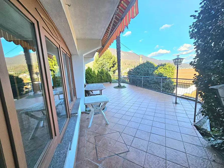 Immagine 8 di Villa in vendita  in Via Ronchetto a Laveno-Mombello