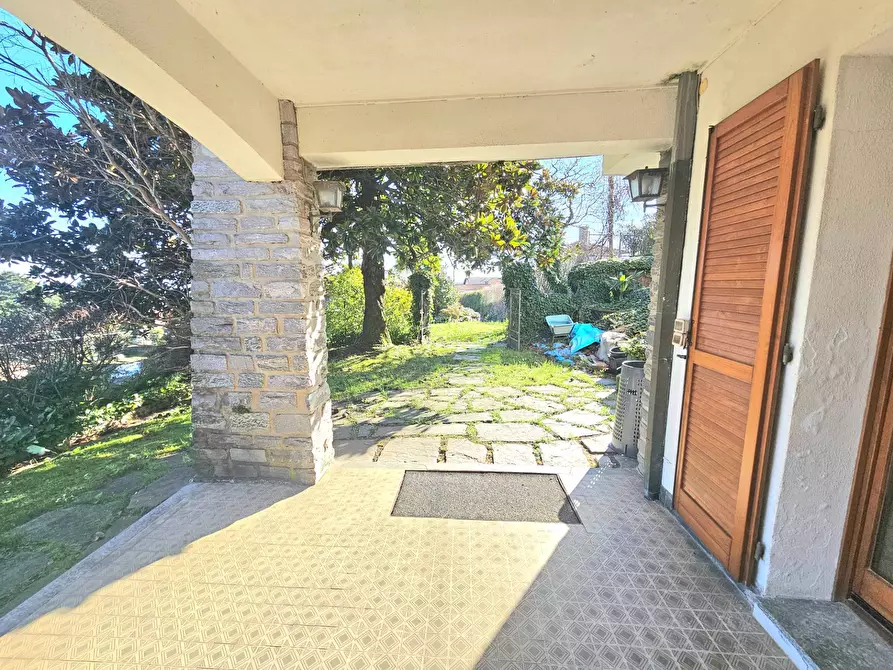 Immagine 9 di Villa in vendita  in Via Ronchetto a Laveno-Mombello