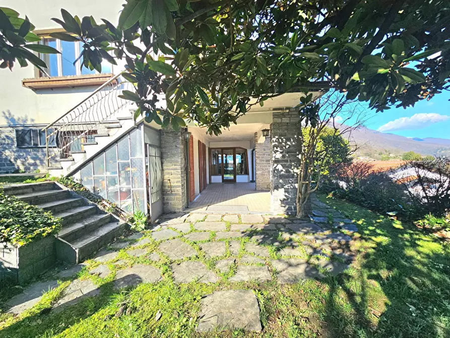 Immagine 10 di Villa in vendita  in Via Ronchetto a Laveno-Mombello