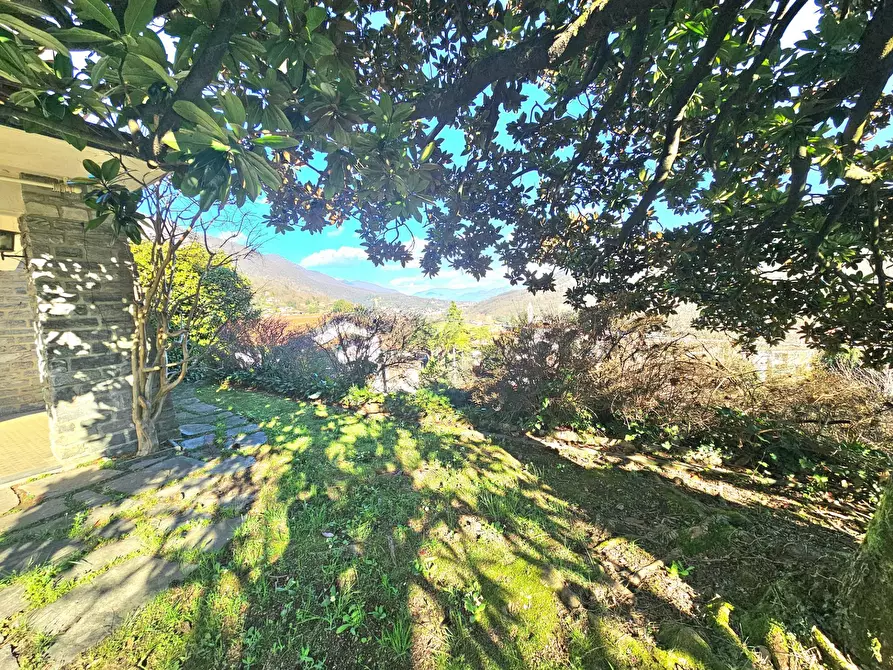 Immagine 11 di Villa in vendita  in Via Ronchetto a Laveno-Mombello