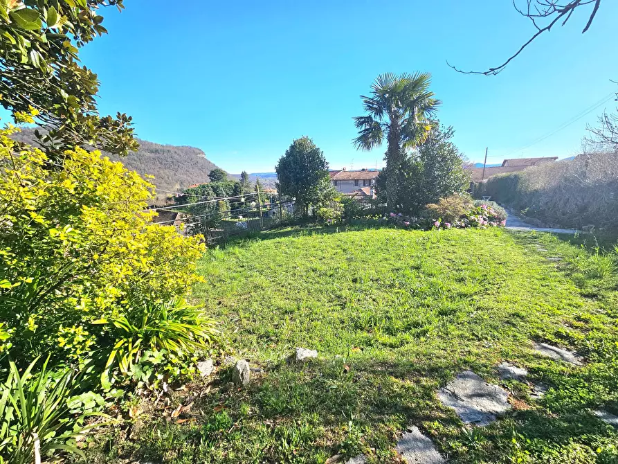 Immagine 12 di Villa in vendita  in Via Ronchetto a Laveno-Mombello