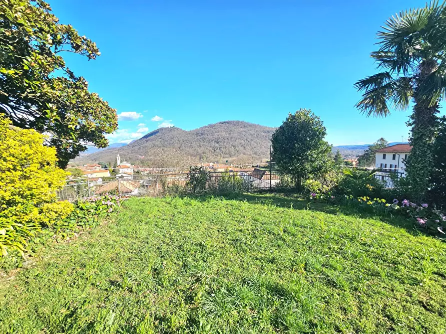 Immagine 13 di Villa in vendita  in Via Ronchetto a Laveno-Mombello