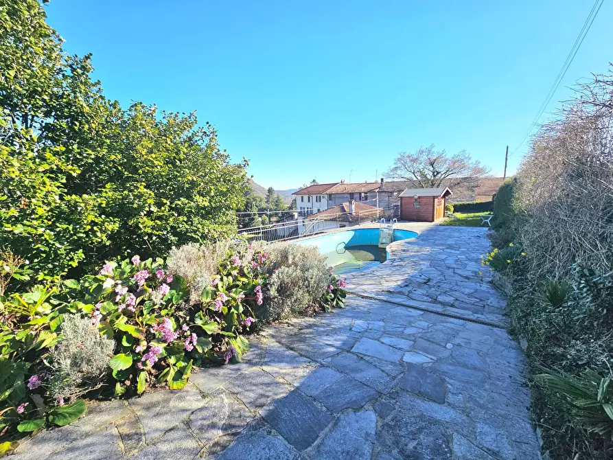Immagine 16 di Villa in vendita  in Via Ronchetto a Laveno-Mombello