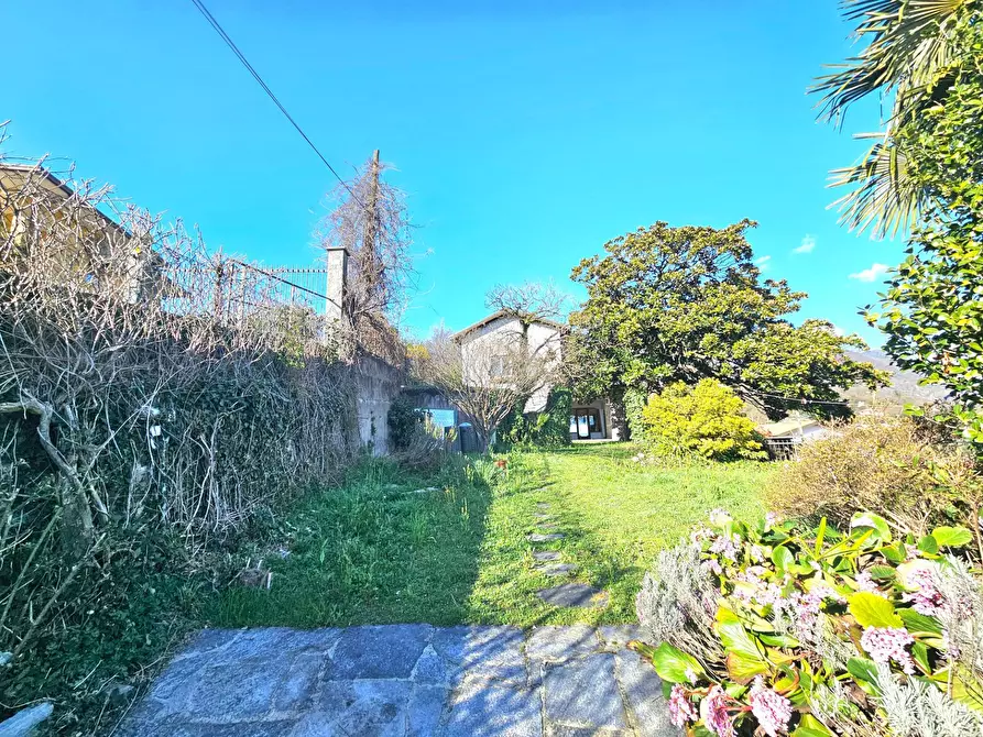 Immagine 17 di Villa in vendita  in Via Ronchetto a Laveno-Mombello