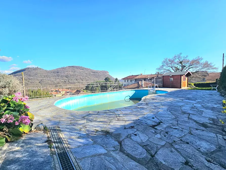 Immagine 18 di Villa in vendita  in Via Ronchetto a Laveno-Mombello