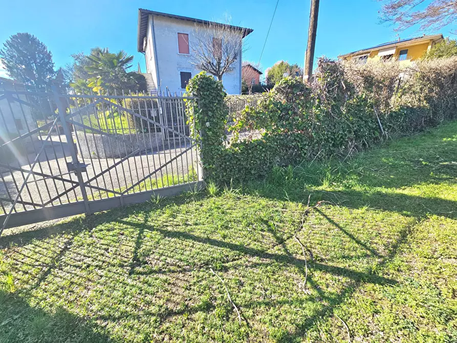 Immagine 25 di Villa in vendita  in Via Ronchetto a Laveno-Mombello