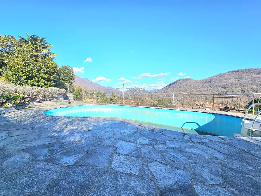 Immagine 27 di Villa in vendita  in Via Ronchetto a Laveno-Mombello