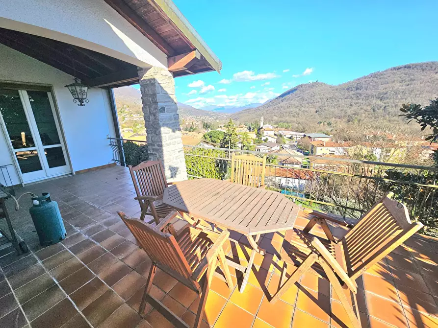 Immagine 29 di Villa in vendita  in Via Ronchetto a Laveno-Mombello