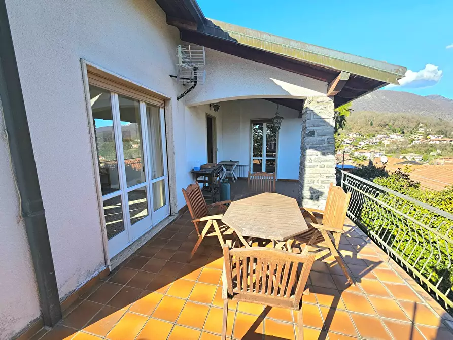 Immagine 30 di Villa in vendita  in Via Ronchetto a Laveno-Mombello