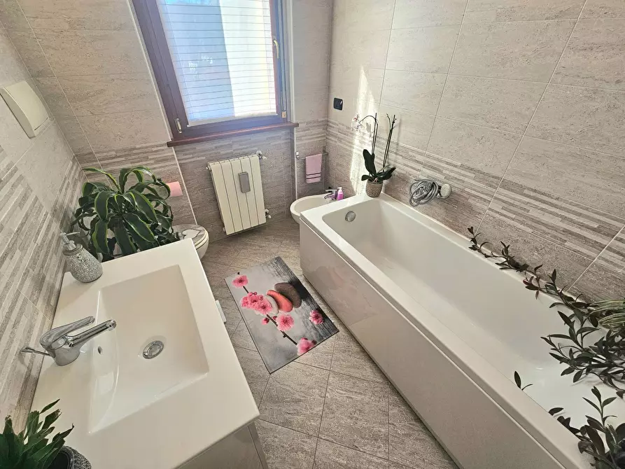 Immagine 23 di Appartamento in vendita  in Via IV Novembre a Gemonio