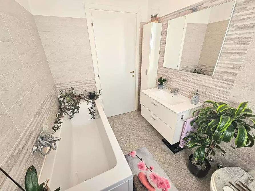 Immagine 25 di Appartamento in vendita  in Via IV Novembre a Gemonio