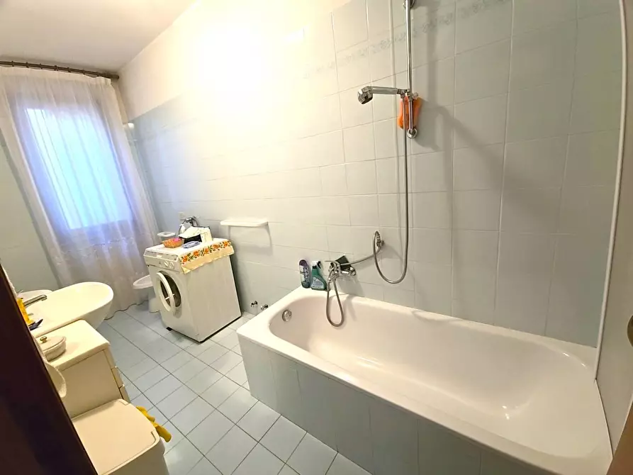 Immagine 23 di Appartamento in vendita  in Via Garibaldi a Gemonio