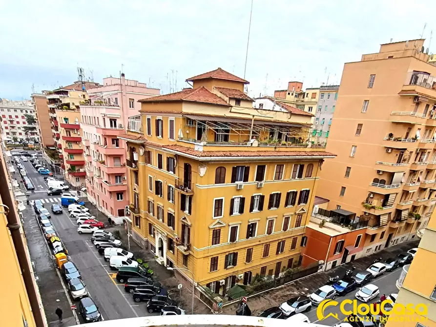 Immagine 11 di Appartamento in vendita  in via Clelia a Roma