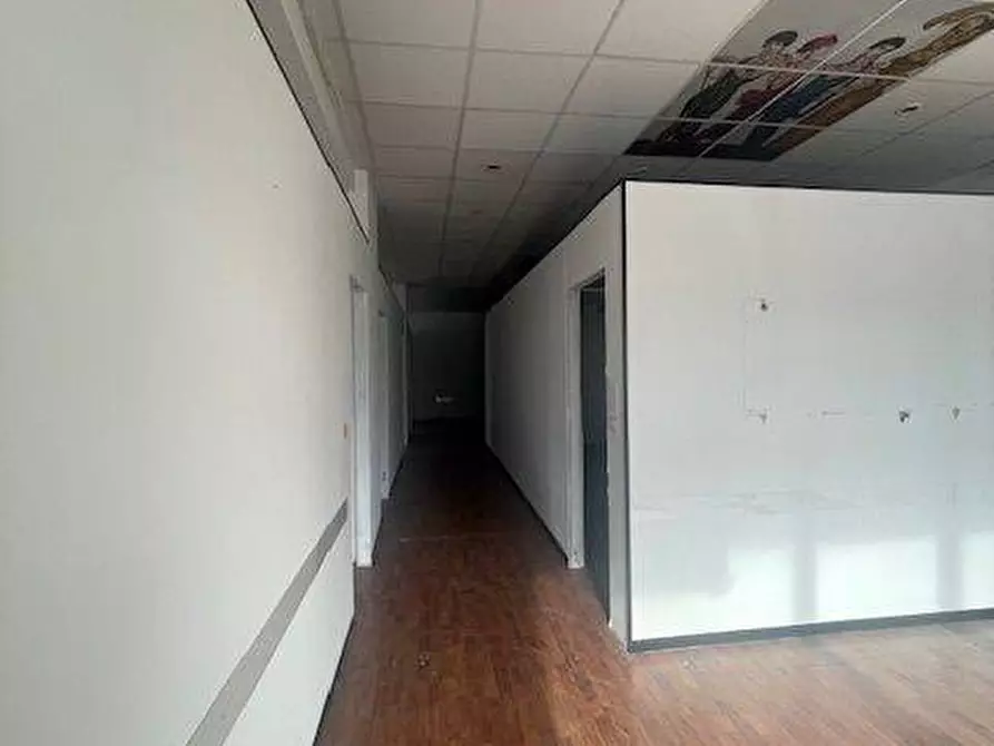 Immagine 3 di Locale commerciale in vendita  a San Benedetto Del Tronto