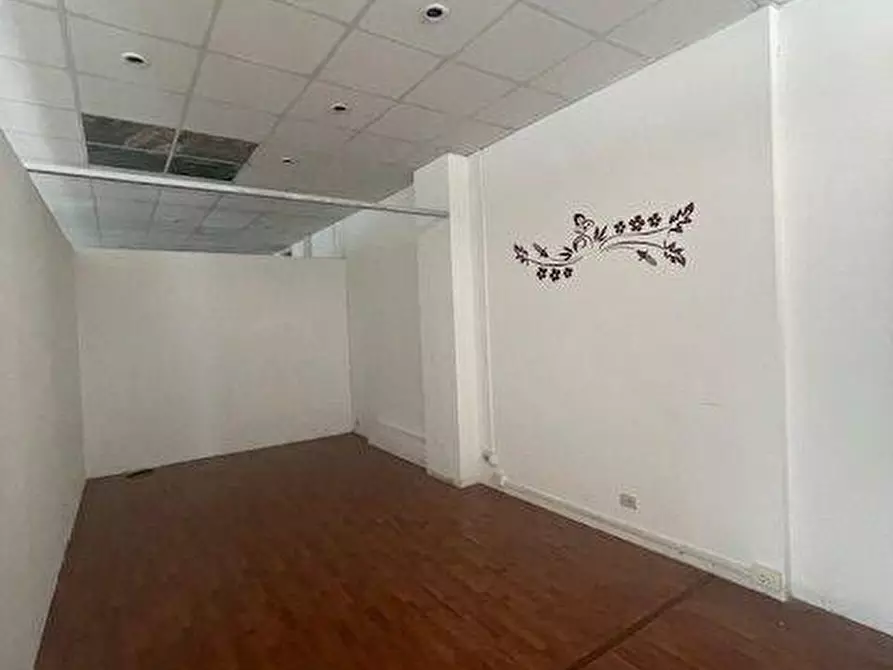 Immagine 4 di Locale commerciale in vendita  a San Benedetto Del Tronto