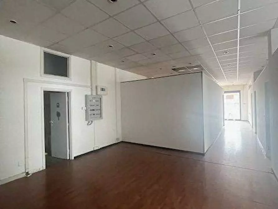 Immagine 5 di Locale commerciale in vendita  a San Benedetto Del Tronto