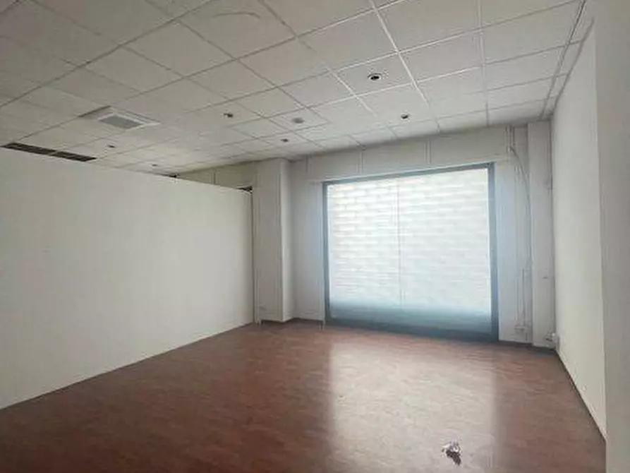 Immagine 6 di Locale commerciale in vendita  a San Benedetto Del Tronto