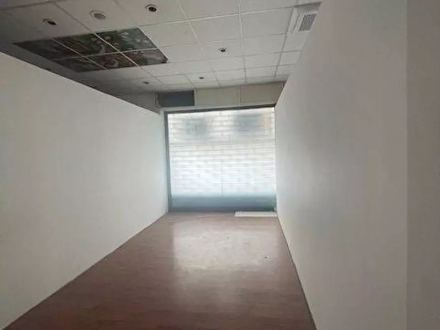 Immagine 7 di Locale commerciale in vendita  a San Benedetto Del Tronto