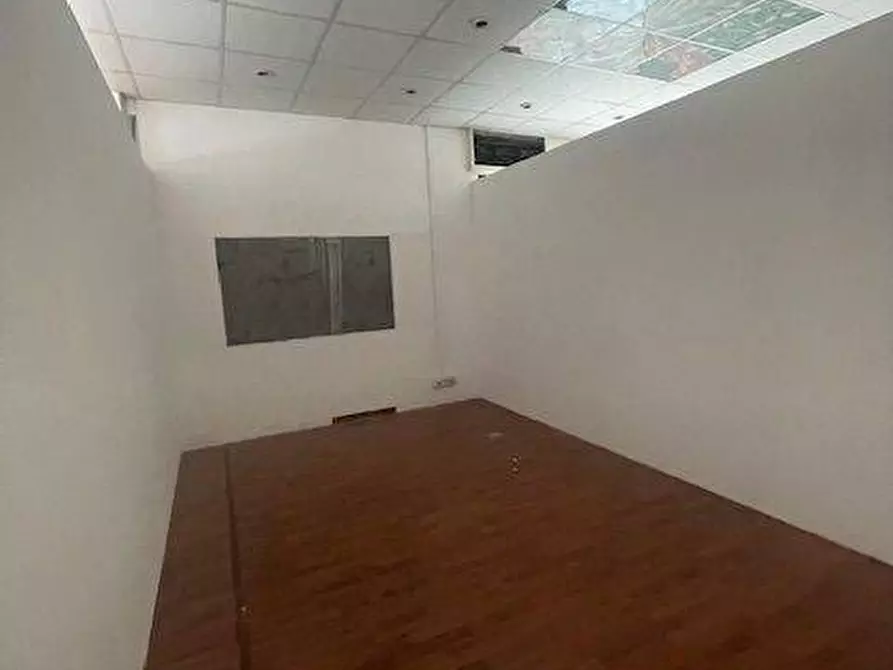 Immagine 8 di Locale commerciale in vendita  a San Benedetto Del Tronto