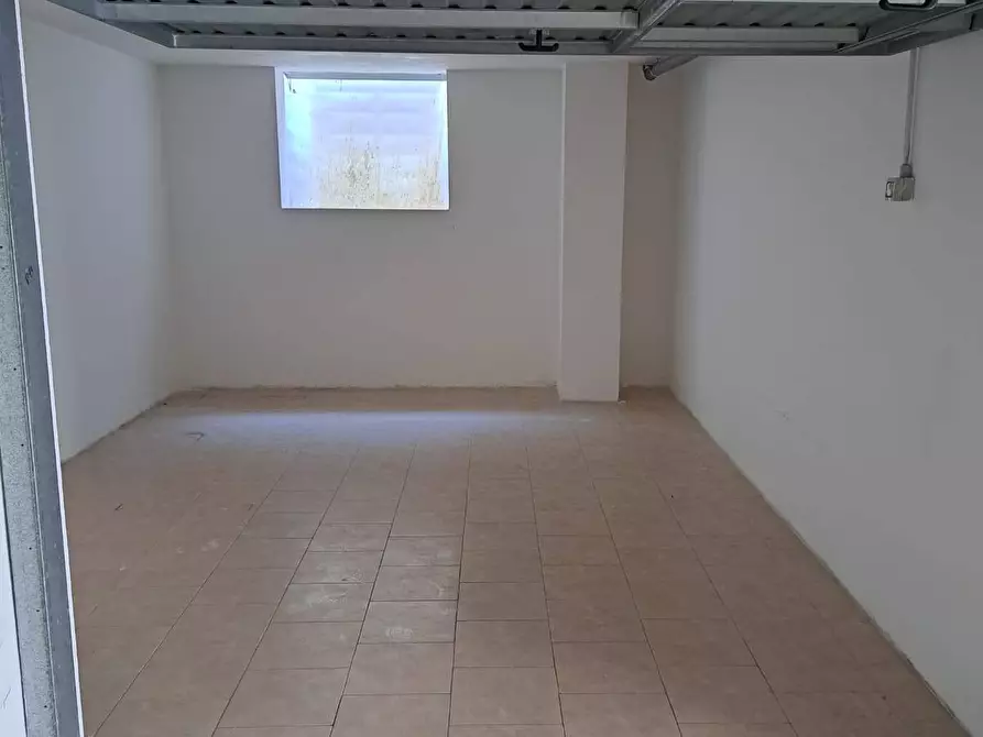 Immagine 3 di Box auto in vendita  a Grottammare