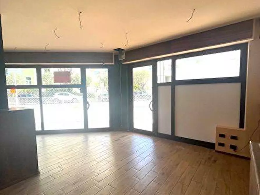 Immagine 3 di Locale commerciale in affitto  a San Benedetto Del Tronto