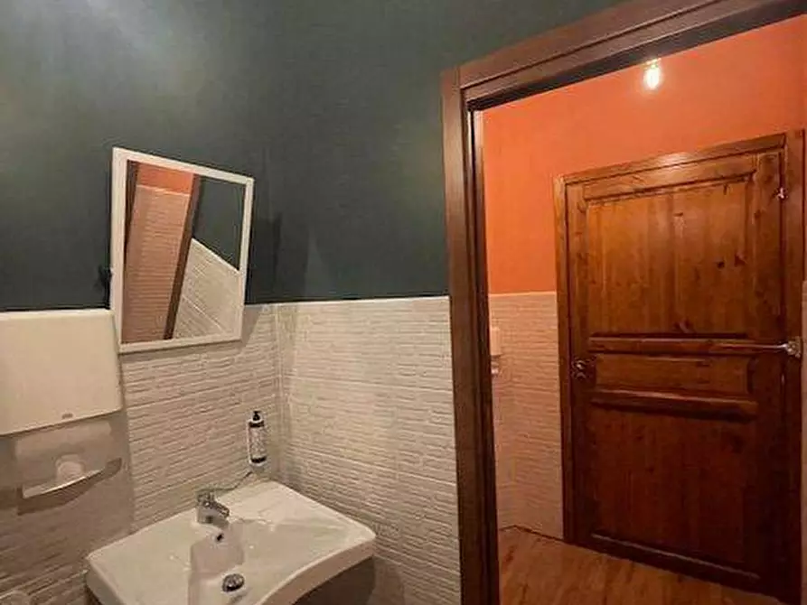 Immagine 9 di Locale commerciale in affitto  a San Benedetto Del Tronto