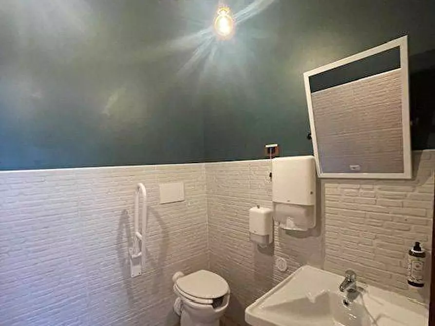 Immagine 10 di Locale commerciale in affitto  a San Benedetto Del Tronto