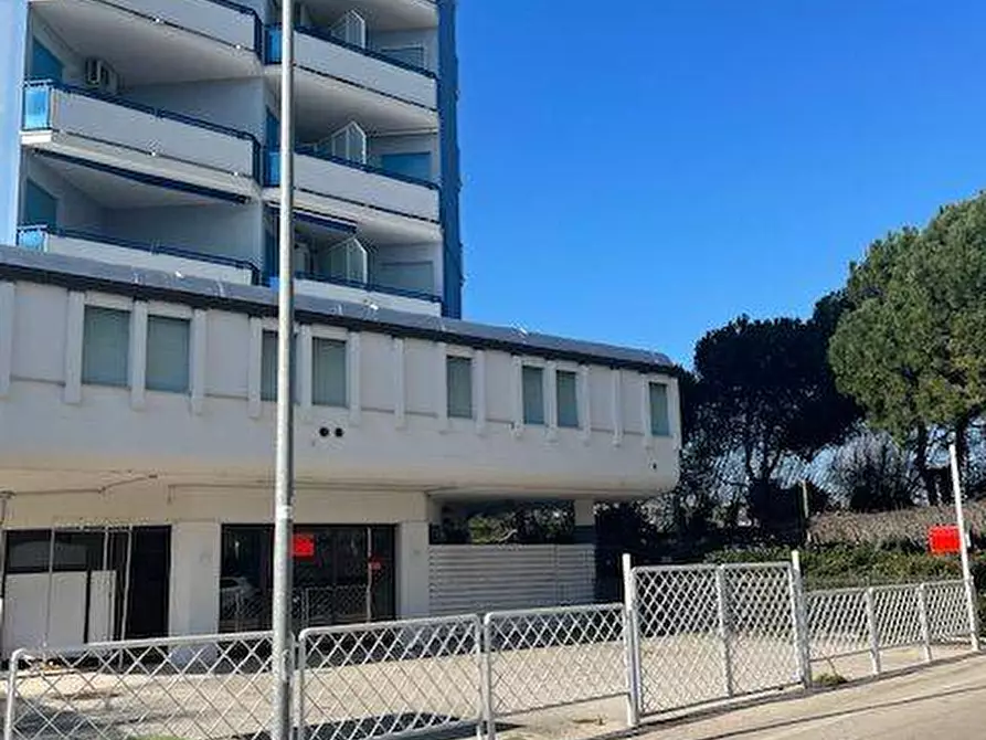 Immagine 12 di Locale commerciale in affitto  a San Benedetto Del Tronto