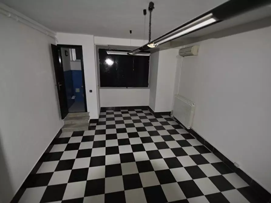 Immagine 12 di Locale commerciale in vendita  in Via Balbo a Vercelli