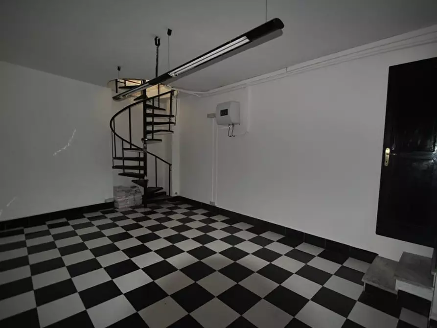 Immagine 13 di Locale commerciale in vendita  in Via Balbo a Vercelli