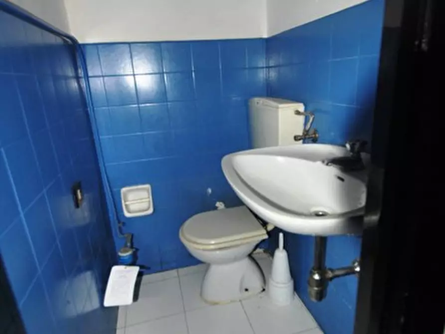 Immagine 14 di Locale commerciale in vendita  in Via Balbo a Vercelli