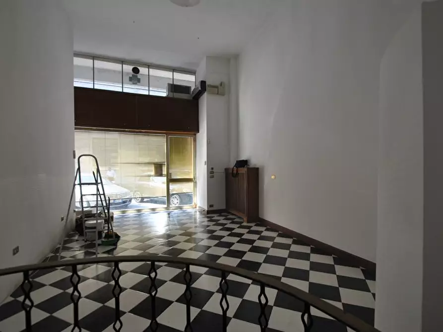 Immagine 8 di Locale commerciale in vendita  in Via Balbo a Vercelli